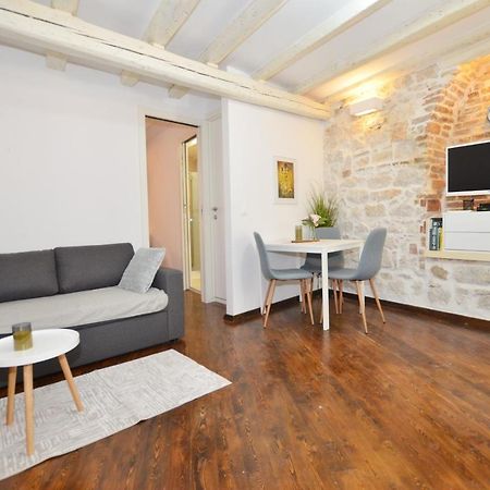 Pisinium Apartment ロヴィニ エクステリア 写真