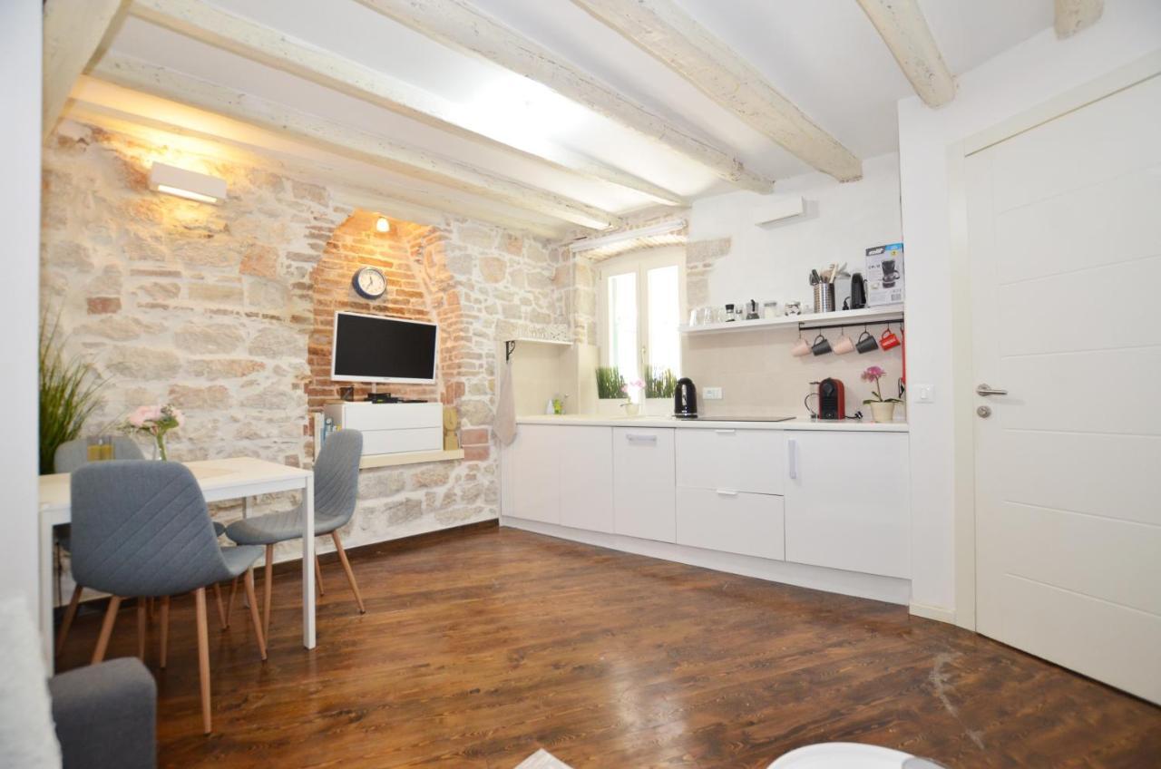 Pisinium Apartment ロヴィニ エクステリア 写真