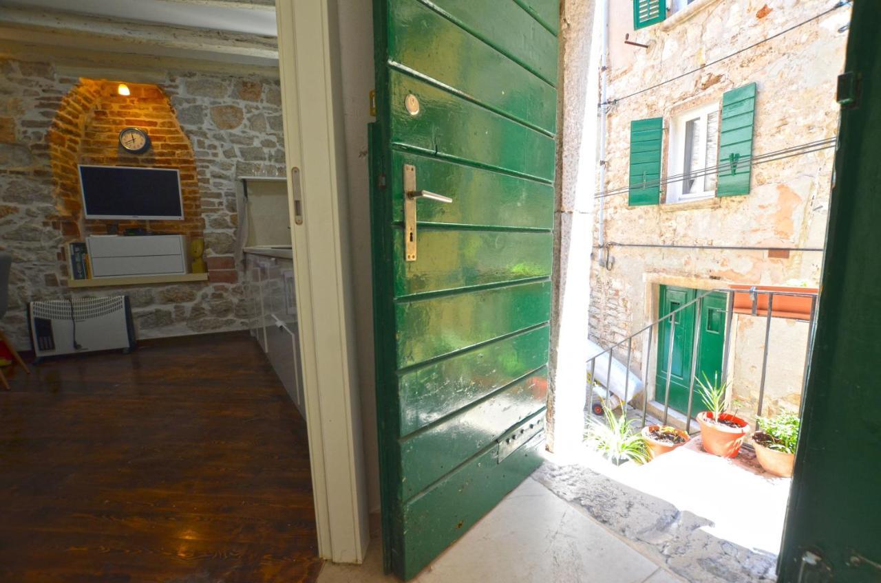 Pisinium Apartment ロヴィニ エクステリア 写真
