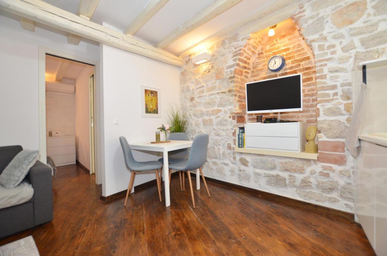 Pisinium Apartment ロヴィニ エクステリア 写真