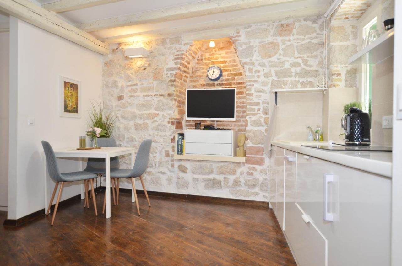Pisinium Apartment ロヴィニ エクステリア 写真